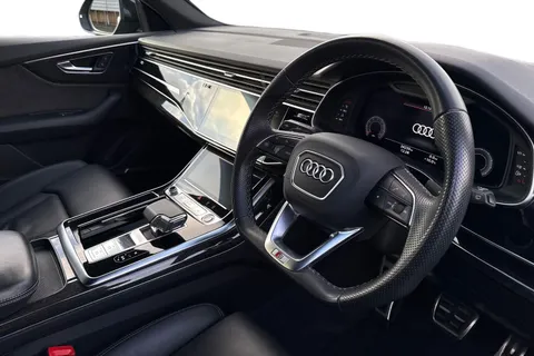 14 of 59 for Audi Q8 Black Edition 55 TFSI quattro 340 PS tiptronic