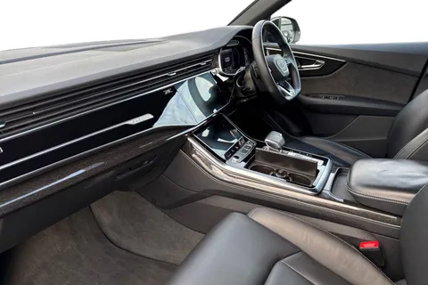 15 of 59 for Audi Q8 Black Edition 55 TFSI quattro 340 PS tiptronic