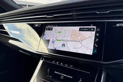 17 of 59 for Audi Q8 Black Edition 55 TFSI quattro 340 PS tiptronic