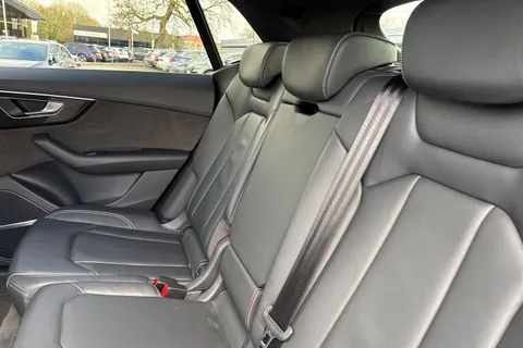 19 of 59 for Audi Q8 Black Edition 55 TFSI quattro 340 PS tiptronic