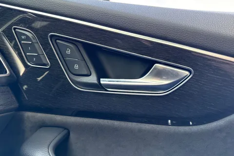 21 of 59 for Audi Q8 Black Edition 55 TFSI quattro 340 PS tiptronic