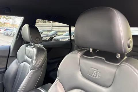 24 of 59 for Audi Q8 Black Edition 55 TFSI quattro 340 PS tiptronic