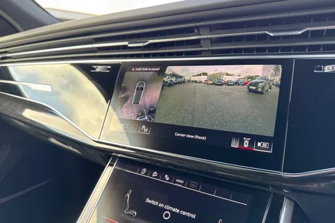 32 of 59 for Audi Q8 Black Edition 55 TFSI quattro 340 PS tiptronic