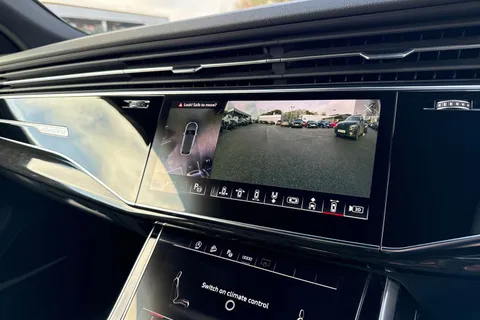 33 of 59 for Audi Q8 Black Edition 55 TFSI quattro 340 PS tiptronic