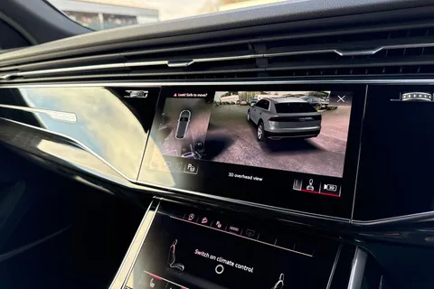 34 of 59 for Audi Q8 Black Edition 55 TFSI quattro 340 PS tiptronic