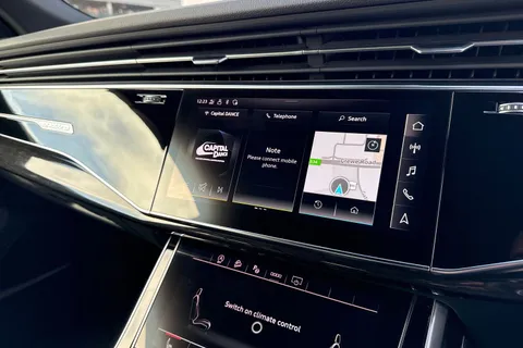 35 of 59 for Audi Q8 Black Edition 55 TFSI quattro 340 PS tiptronic