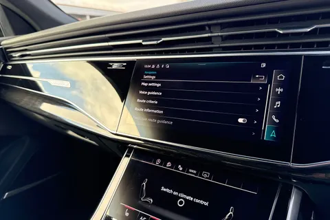 43 of 59 for Audi Q8 Black Edition 55 TFSI quattro 340 PS tiptronic