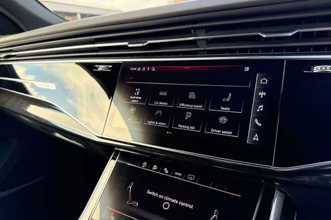 45 of 59 for Audi Q8 Black Edition 55 TFSI quattro 340 PS tiptronic