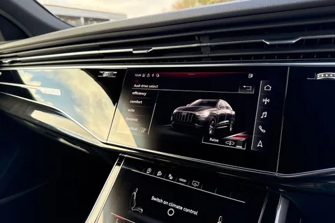 46 of 59 for Audi Q8 Black Edition 55 TFSI quattro 340 PS tiptronic