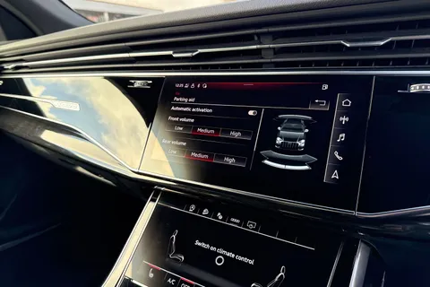 47 of 59 for Audi Q8 Black Edition 55 TFSI quattro 340 PS tiptronic