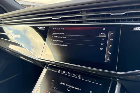 48 of 59 for Audi Q8 Black Edition 55 TFSI quattro 340 PS tiptronic