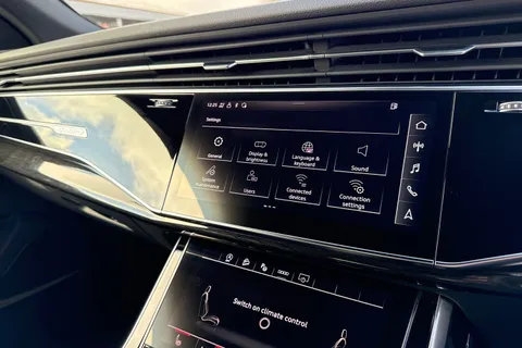 50 of 59 for Audi Q8 Black Edition 55 TFSI quattro 340 PS tiptronic