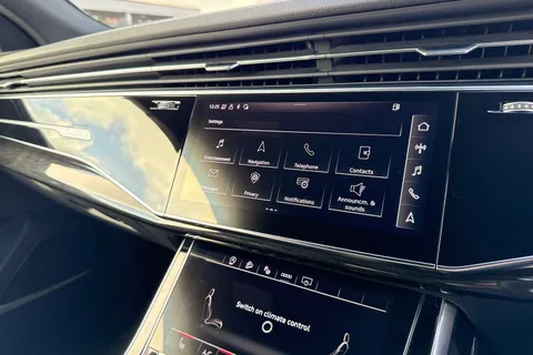 51 of 59 for Audi Q8 Black Edition 55 TFSI quattro 340 PS tiptronic