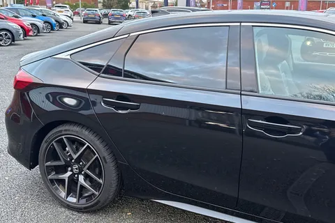 28 of 56 for HONDA CIVIC 2.0 eHEV Advance 5dr CVT