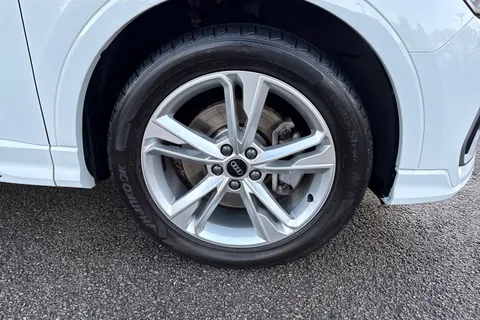 10 of 55 for AUDI Q3 40 TDI 200 Quattro S Line 5dr S Tronic