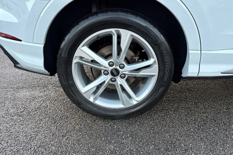 11 of 55 for AUDI Q3 40 TDI 200 Quattro S Line 5dr S Tronic