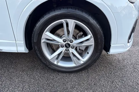 12 of 55 for AUDI Q3 40 TDI 200 Quattro S Line 5dr S Tronic