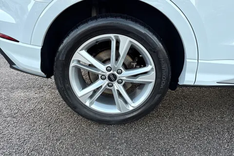 13 of 55 for AUDI Q3 40 TDI 200 Quattro S Line 5dr S Tronic