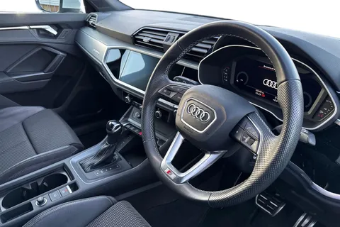 14 of 55 for AUDI Q3 40 TDI 200 Quattro S Line 5dr S Tronic