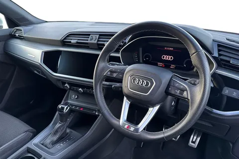 18 of 55 for AUDI Q3 40 TDI 200 Quattro S Line 5dr S Tronic