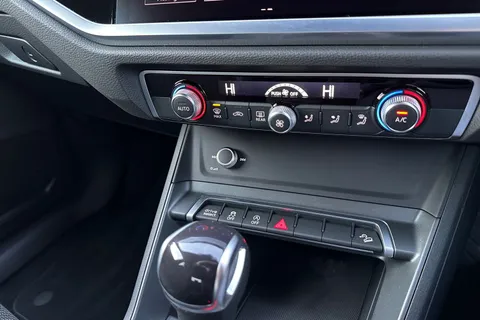 22 of 55 for AUDI Q3 40 TDI 200 Quattro S Line 5dr S Tronic