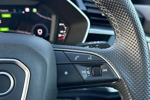 25 of 55 for AUDI Q3 40 TDI 200 Quattro S Line 5dr S Tronic