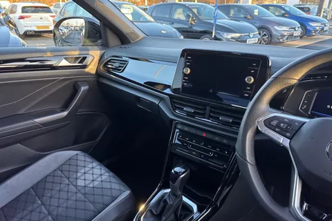 MV75UOJ Volkswagen T-Roc 1.5 TSI Black Edition 5dr DSG **19' MISANO ALLOYS + REAR VIEW CAMERA** Thumbnail #20