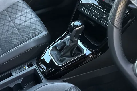 MV75UOJ Volkswagen T-Roc 1.5 TSI Black Edition 5dr DSG **19' MISANO ALLOYS + REAR VIEW CAMERA** Thumbnail #23