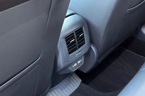 MV75UOJ Volkswagen T-Roc 1.5 TSI Black Edition 5dr DSG **19' MISANO ALLOYS + REAR VIEW CAMERA** Thumbnail #31