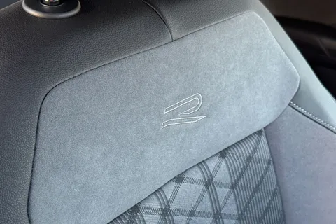 MV75UOJ Volkswagen T-Roc 1.5 TSI Black Edition 5dr DSG **19' MISANO ALLOYS + REAR VIEW CAMERA** Thumbnail #35