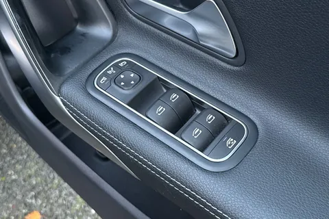 OU21VYV Mercedes-Benz Cla Class 1.3 CLA180 AMG Line (Premium Plus 2) Coupe 7G-DCT Euro 6 (s/s) 4dr Thumbnail #22