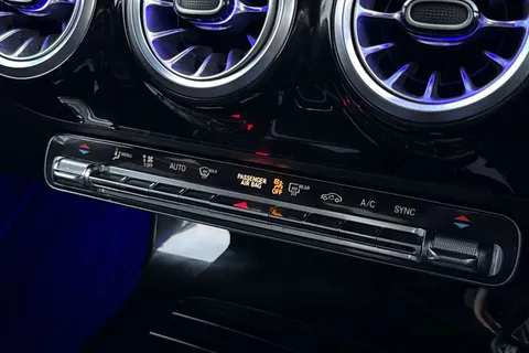 OU21VYV Mercedes-Benz Cla Class 1.3 CLA180 AMG Line (Premium Plus 2) Coupe 7G-DCT Euro 6 (s/s) 4dr Thumbnail #23