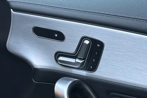 OU21VYV Mercedes-Benz Cla Class 1.3 CLA180 AMG Line (Premium Plus 2) Coupe 7G-DCT Euro 6 (s/s) 4dr Thumbnail #32