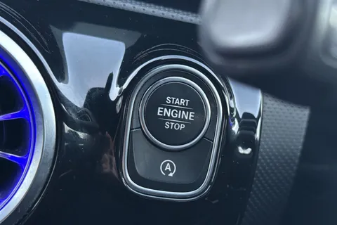 OU21VYV Mercedes-Benz Cla Class 1.3 CLA180 AMG Line (Premium Plus 2) Coupe 7G-DCT Euro 6 (s/s) 4dr Thumbnail #43