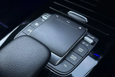 OU21VYV Mercedes-Benz Cla Class 1.3 CLA180 AMG Line (Premium Plus 2) Coupe 7G-DCT Euro 6 (s/s) 4dr Thumbnail #45