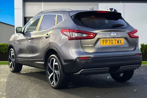 FP70TWX Nissan Qashqai 1.3 DIG-T N-Motion DCT Auto Euro 6 (s/s) 5dr Thumbnail #2