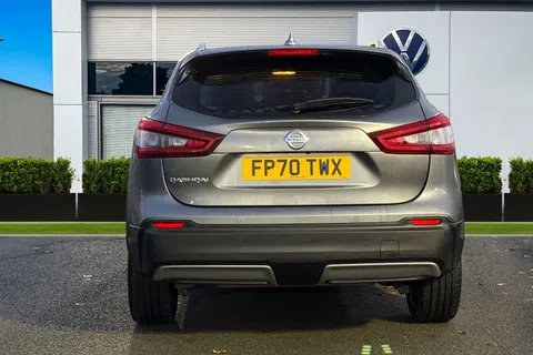 FP70TWX Nissan Qashqai 1.3 DIG-T N-Motion DCT Auto Euro 6 (s/s) 5dr Thumbnail #4