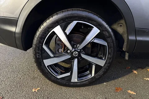 FP70TWX Nissan Qashqai 1.3 DIG-T N-Motion DCT Auto Euro 6 (s/s) 5dr Thumbnail #11