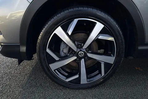 FP70TWX Nissan Qashqai 1.3 DIG-T N-Motion DCT Auto Euro 6 (s/s) 5dr Thumbnail #13