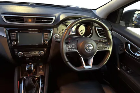 FP70TWX Nissan Qashqai 1.3 DIG-T N-Motion DCT Auto Euro 6 (s/s) 5dr Thumbnail #18