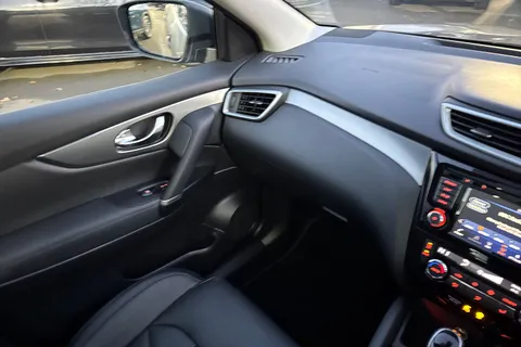 FP70TWX Nissan Qashqai 1.3 DIG-T N-Motion DCT Auto Euro 6 (s/s) 5dr Thumbnail #20