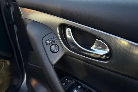 FP70TWX Nissan Qashqai 1.3 DIG-T N-Motion DCT Auto Euro 6 (s/s) 5dr Thumbnail #21