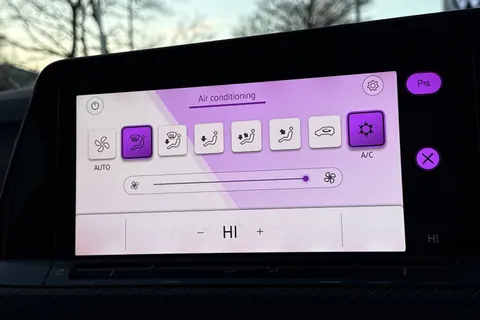 22 of 42 for Volkswagen Golf 1.5 TSI R-Line 5dr | Sat Nav | Adaptive Cruise Control