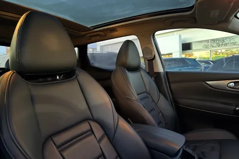 FP70TWX Nissan Qashqai 1.3 DIG-T N-Motion DCT Auto Euro 6 (s/s) 5dr Thumbnail #24