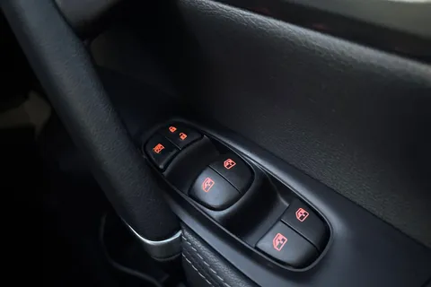 FP70TWX Nissan Qashqai 1.3 DIG-T N-Motion DCT Auto Euro 6 (s/s) 5dr Thumbnail #25