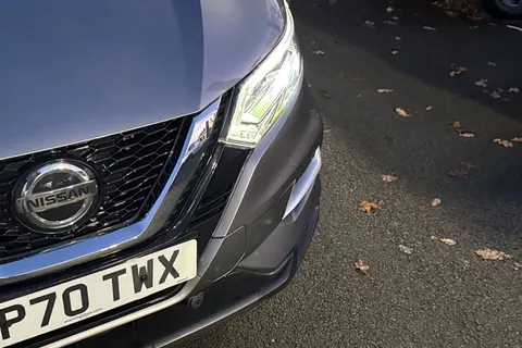 FP70TWX Nissan Qashqai 1.3 DIG-T N-Motion DCT Auto Euro 6 (s/s) 5dr Thumbnail #32