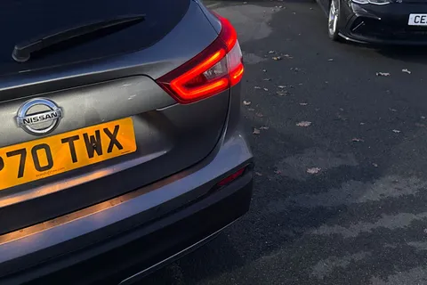 FP70TWX Nissan Qashqai 1.3 DIG-T N-Motion DCT Auto Euro 6 (s/s) 5dr Thumbnail #35