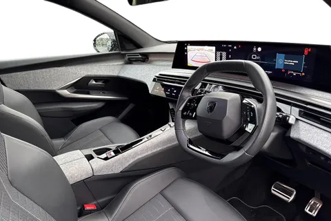 KM25RBO PEUGEOT 3008 1.2 HYBRID GT e-DSC6 Euro 6 (s/s) 5dr Thumbnail #14