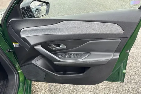 MF72YMK PEUGEOT 308 1.2 PureTech Allure Premium EAT Euro 6 (s/s) 5dr Thumbnail #18