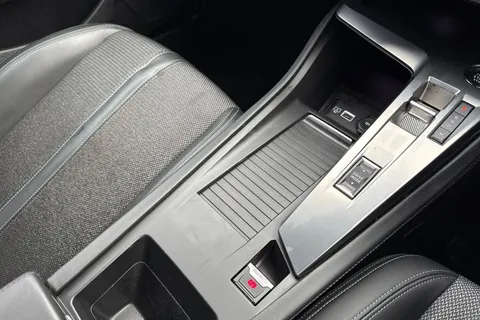 MF72YMK PEUGEOT 308 1.2 PureTech Allure Premium EAT Euro 6 (s/s) 5dr Thumbnail #20